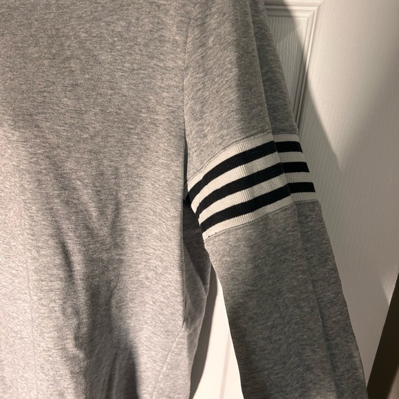 Adidas Women's Gray Sweatshirt pullover - Picture 10 of 10